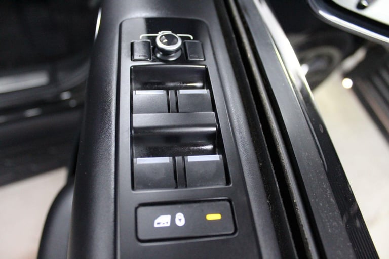 2019 Land Rover Discovery 3.0 SD V6 HSE Luxury Auto 4WD Euro 6 (s/s) 5dr ESTATE Diesel Automatic