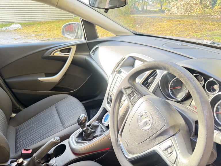 Vauxhall, ASTRA, Hatchback, 2012, Manual, 1598 (cc), 5 doors