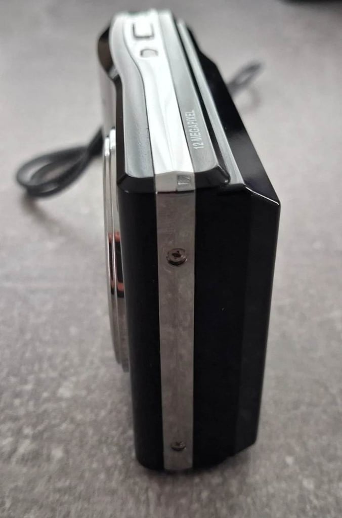 Olympus X-42 Digital Camera 12MP - Black - BOXED C/W ALL ACCESSORIES