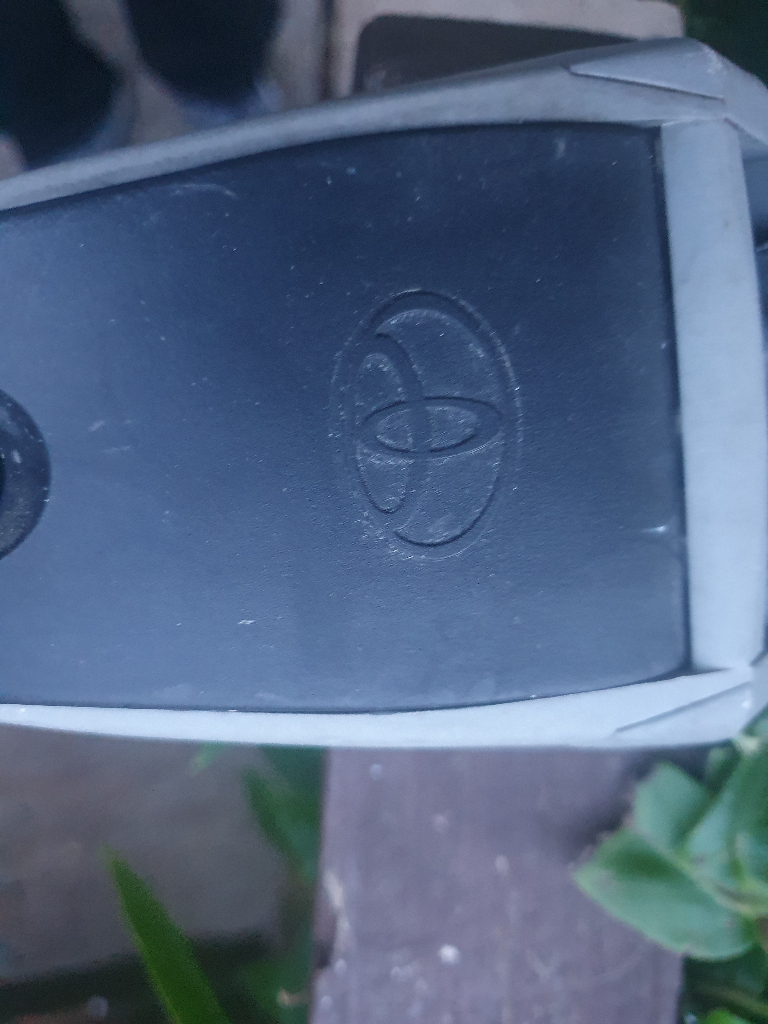 GENUINE TOYOTA ROOF BARS