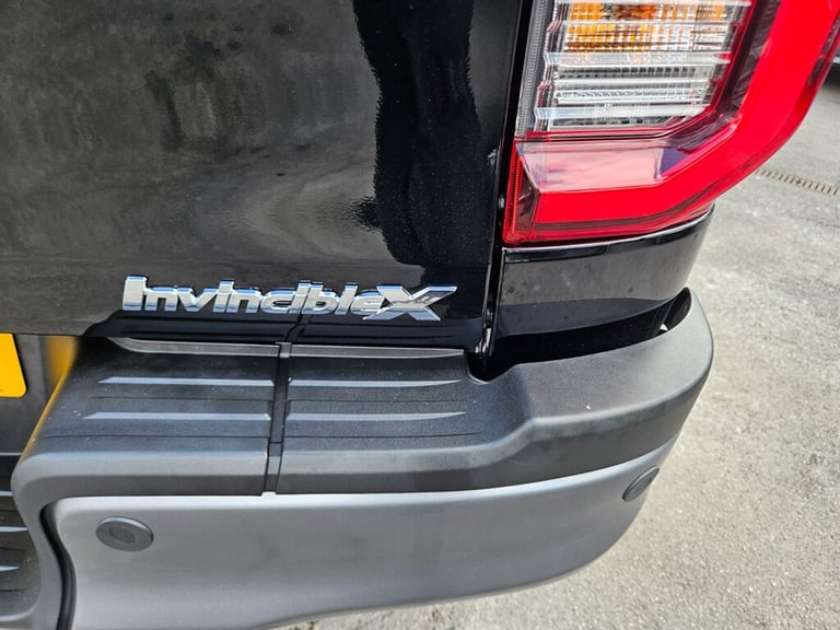 2025 Toyota Hilux INVINCIBLE X 2025 (25)  2000 miles Pick Up Diesel/Ele Automatic