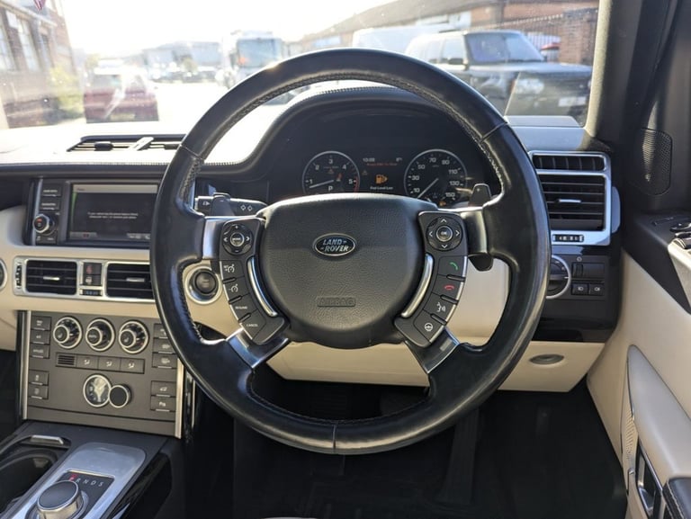 2011 Land Rover Range Rover 4.4 TD V8 Vogue SUV 5dr Diesel Auto 4WD Euro 5 (313 bhp) ESTATE Diese...