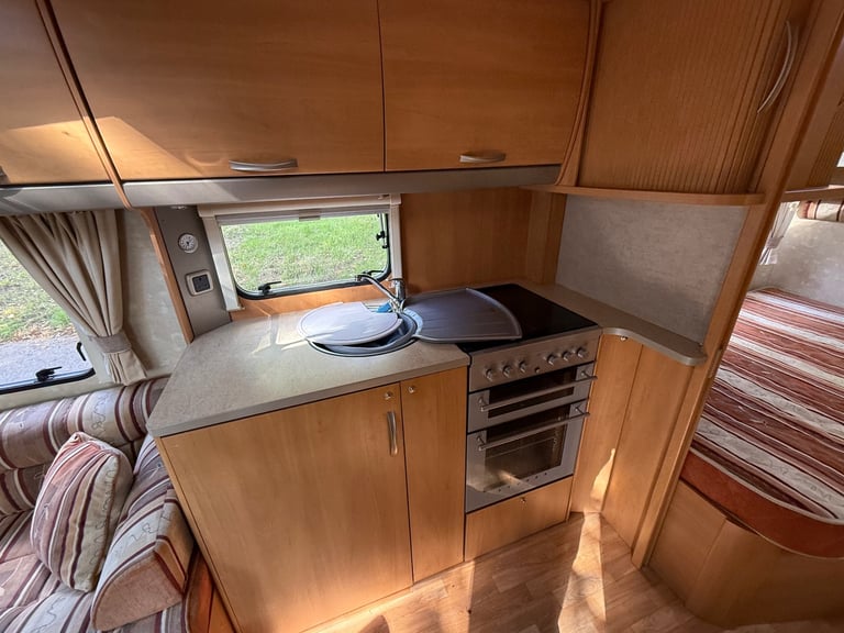 Swift Archway Hartwell Fixed Bed Awning & Motor Mover