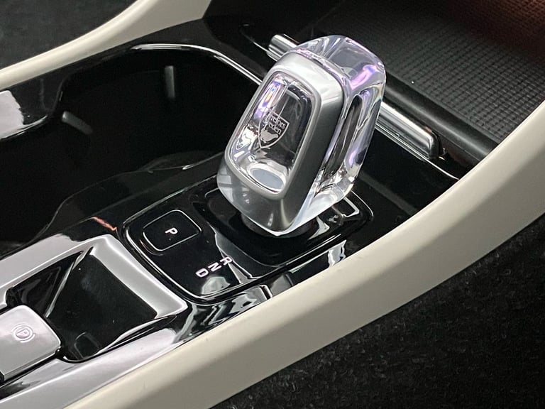 2020 Volvo XC40 2.0 B4P Inscription Pro 5dr Auto Estate Automatic