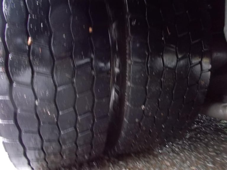 2014 (14) LEYLAND DAF CF 330 FLATBED WITH CRANE & BRICK GRAB. REAR LIFT STEER