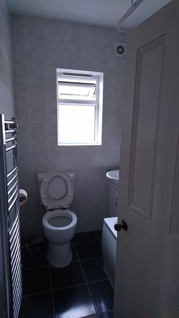 BEAUTIFUL DOUBLE ROOM FOR SINGLE PROFESSIONAL TO RENT IN HOUNSLOW 