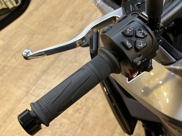 2025 Triumph Tiger 800 Sport PREMIUM Petrol black 6 Speed