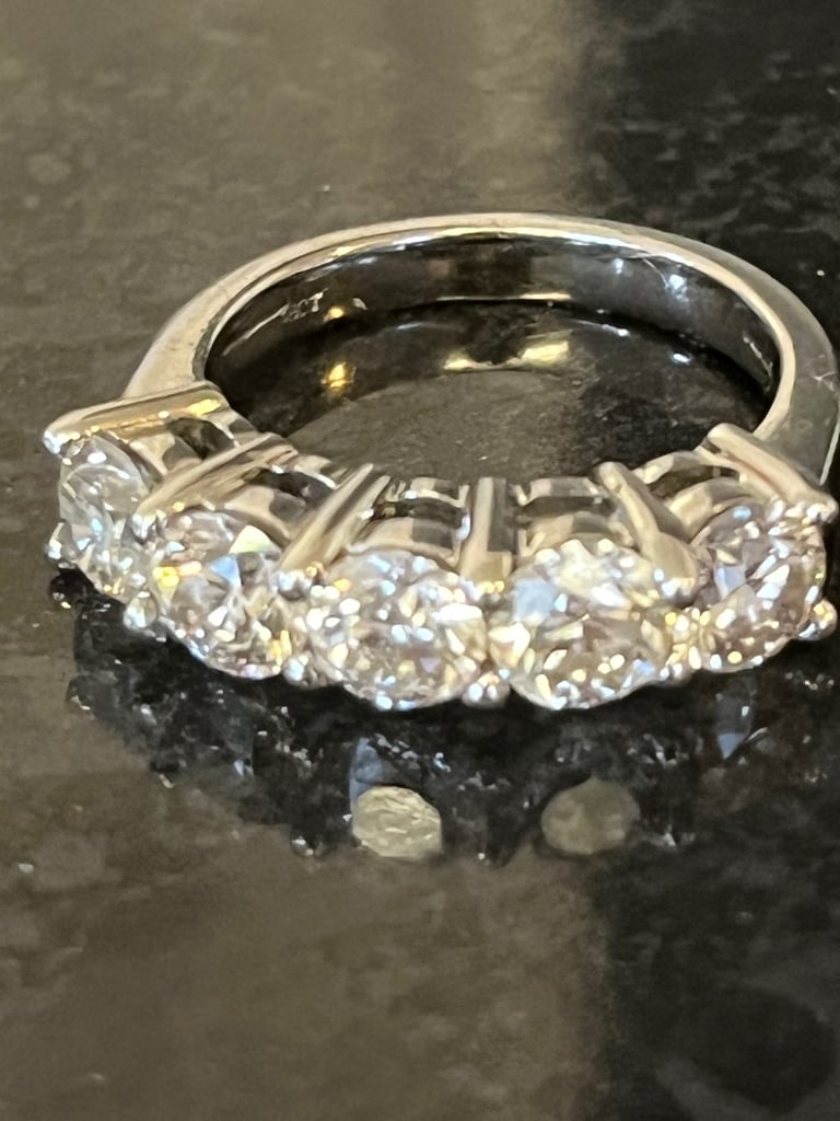 Diamond (5)stone gold ring 