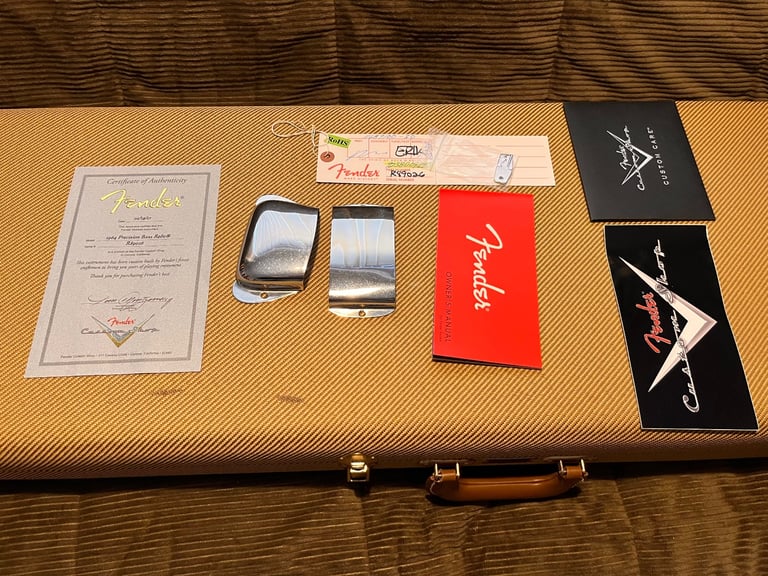 Fender Custom Shop 64 Precision.