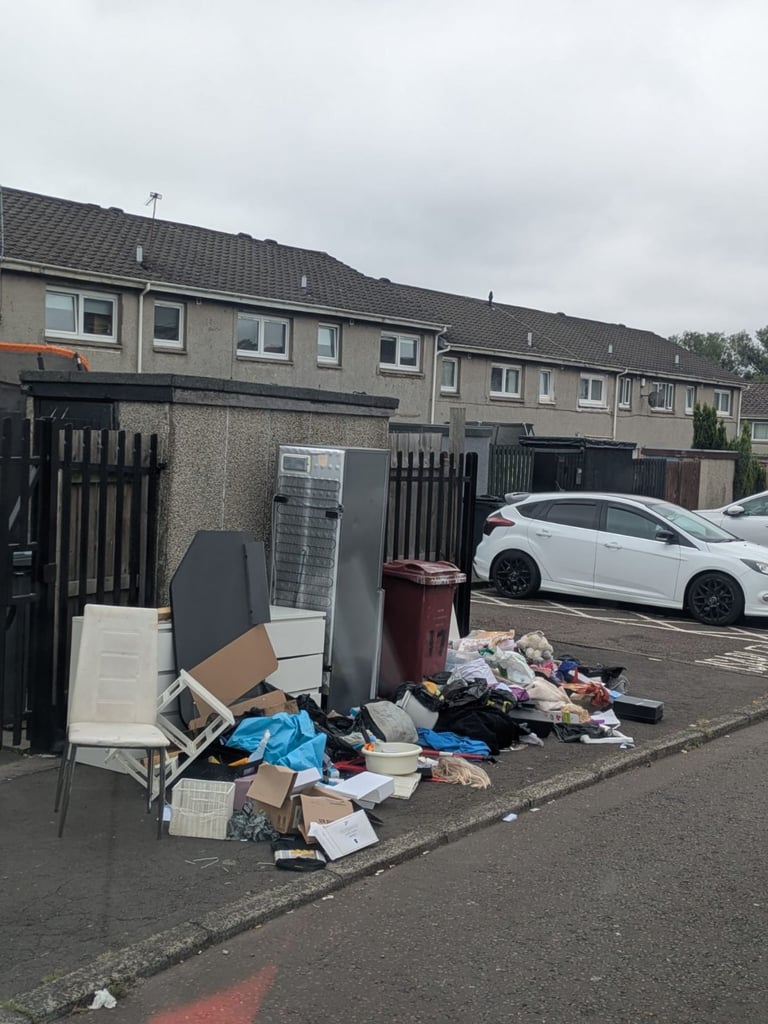 SAME DAY RUBBISH COLLECTION - BINS EMPTIED - HOUSE/GARAGE/GARDEN CLEARANCE - COUCH/MATTRESS UPLIFT
