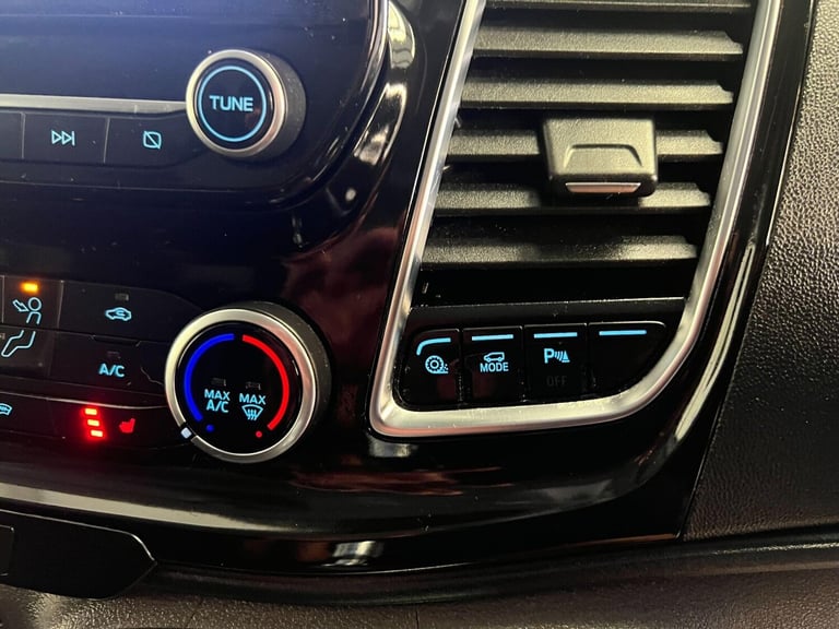 2022 Ford Transit Custom 2.0 300 EcoBlue Limited L2 H1 Euro 6 (s/s) 5dr Panel Van Diesel Manual