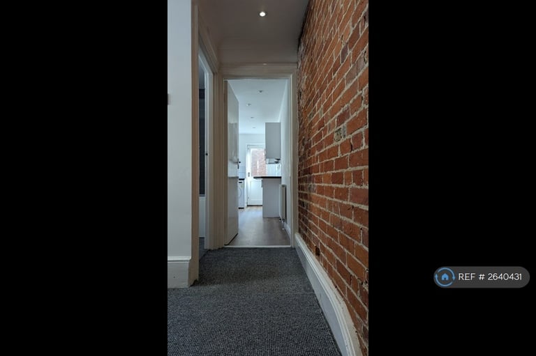 3 bedroom flat in Wincheap, Canterbury, CT1 (3 bed) (#2640431)