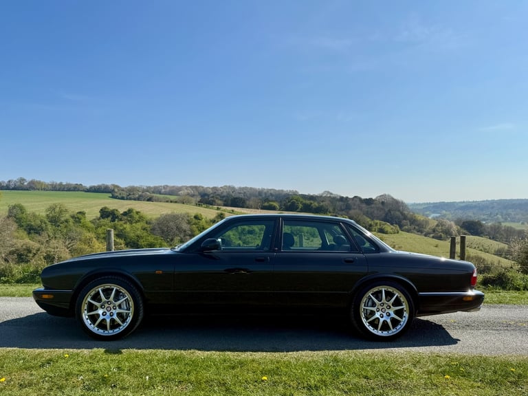 2002/51 JAGUAR XJR 100 SUPERCHARGED / ONE OF 82 IN THE UK / TWO OWNERS FROM NEW 