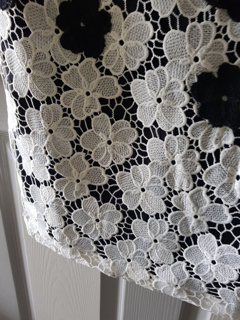 New. Black and White Lace Peplum Dress. Size 14. Kaleidoscope.