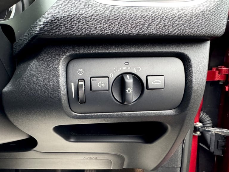 2016 Volvo V40 2.0 D2 Momentum Nav Plus Hatchback 5dr Diesel Manual Euro 6 (s/s) (120 ps) Hatchba...