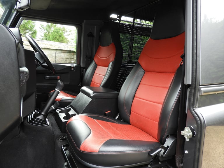 2016/16 LAND ROVER DEFENDER 90 2-2TDCI LIMITED EDITION ADVENTURE S/W IMMACULATE