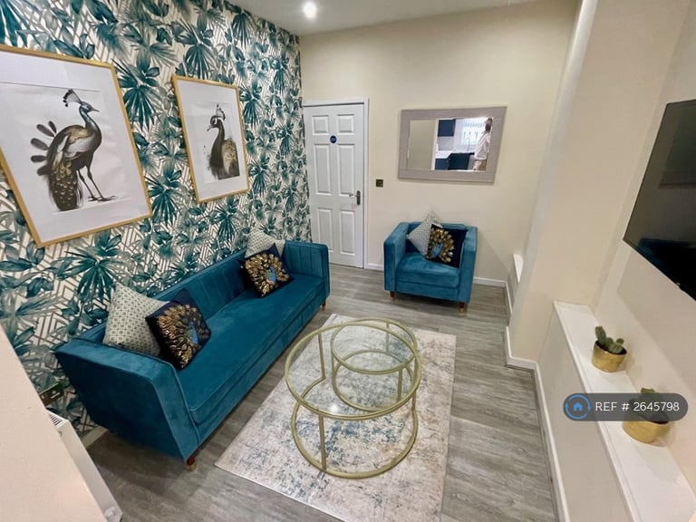 4 bedroom flat in Pomona Street, Liverpool City Centre, L3 (4 bed) (#2645798)