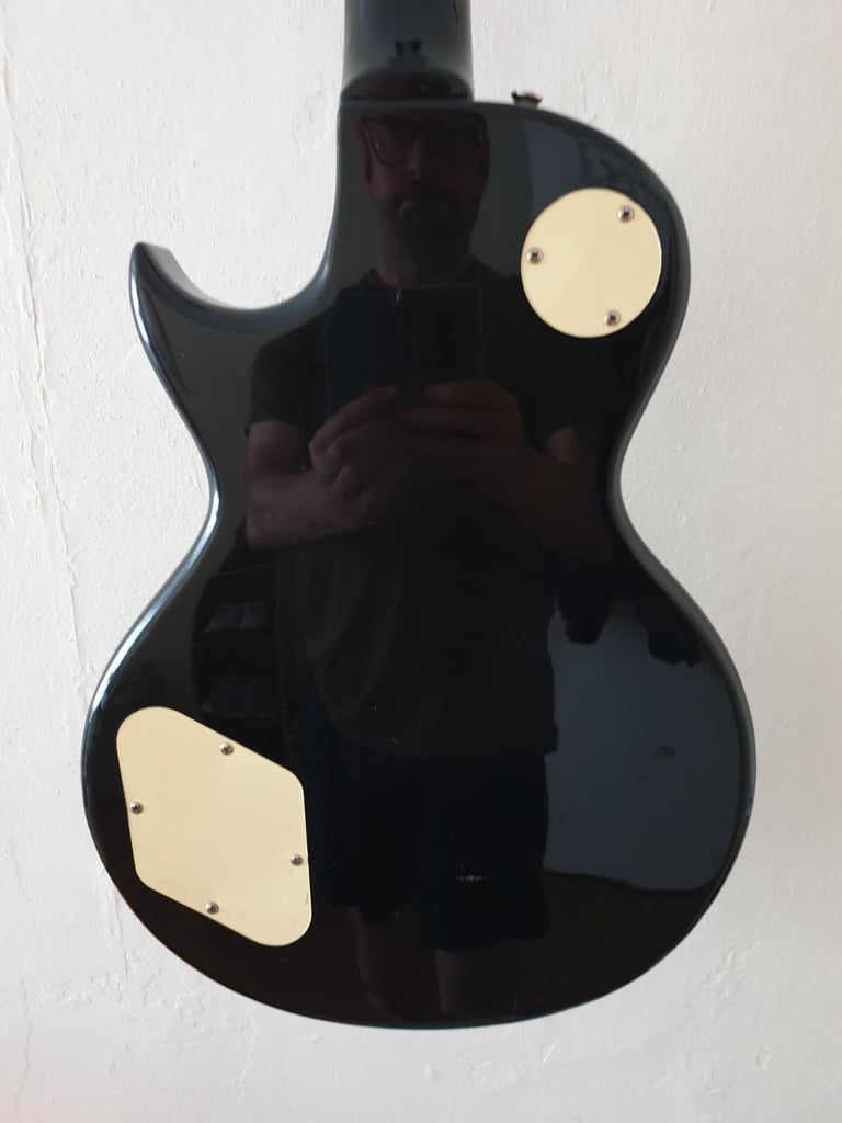 Les Paul V100 by Vintage