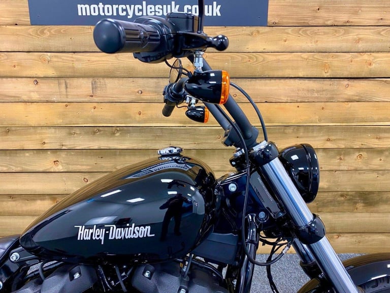 2021 Harley-Davidson FXBBS Street Bob 114, Only 5,023 Miles, Vance and Hines++