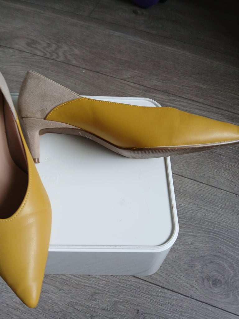Ladies M&S leather shoes size 5
