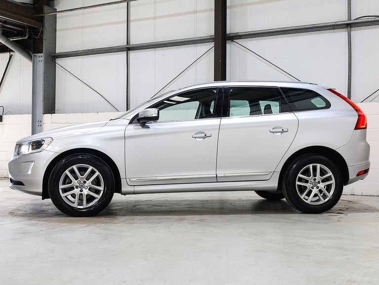 2017 Volvo XC60 D5 [220] SE Lux Nav 5dr AWD Geartronic ESTATE DIESEL Automatic
