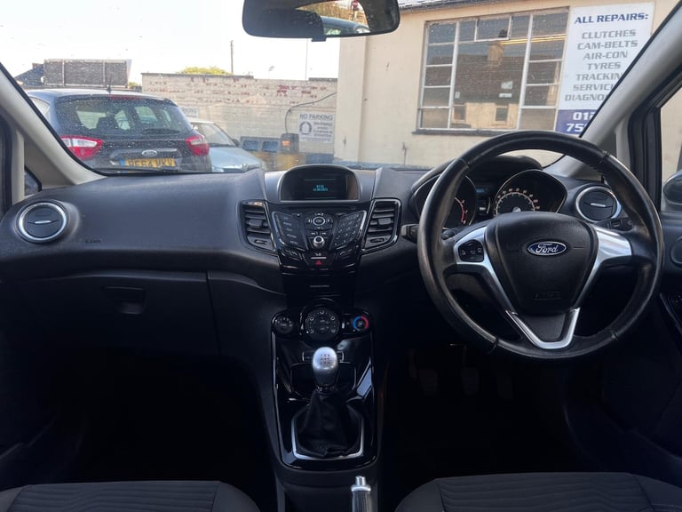2015 Ford Fiesta 1.0T EcoBoost Zetec Euro 5 (s/s) 5dr HATCHBACK Petrol Manual