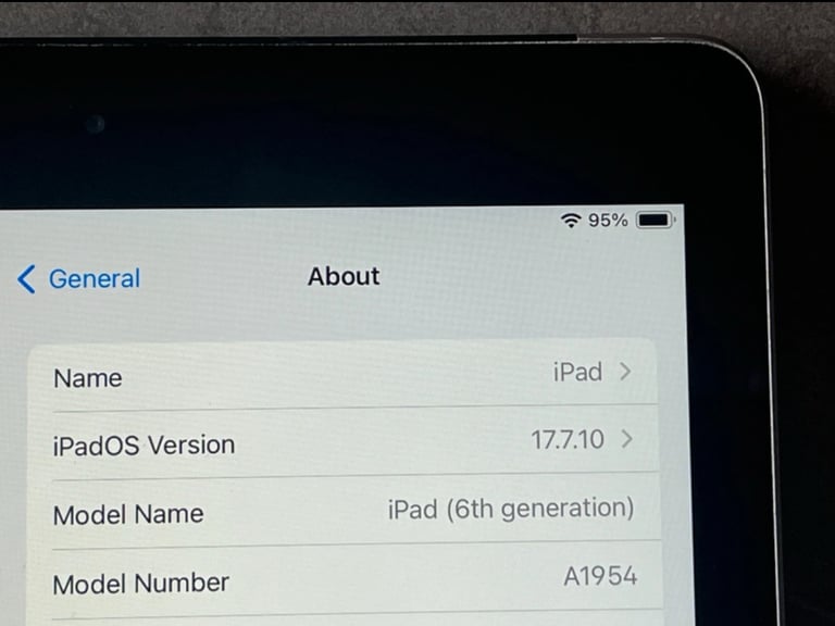 Apple iPad 6th Gen 9.7inch; 2018, A1954 128GB (Black/Silver) Wi-Fi and Cellular 