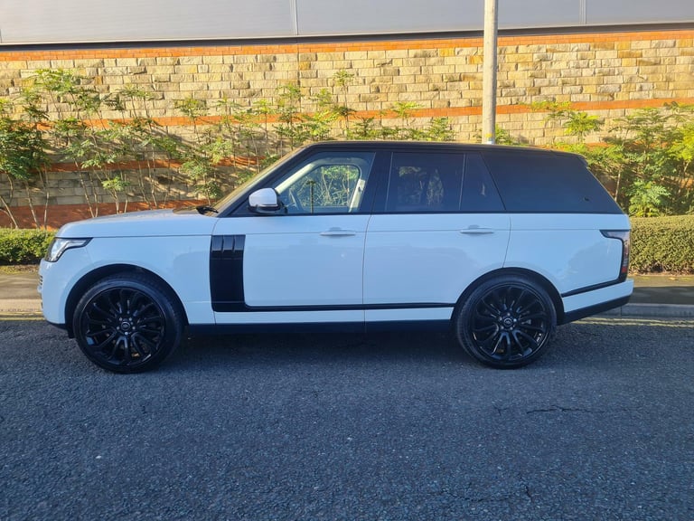 Land Rover Range Rover vogue SE AUTO 3.0 TDV6 Black pack FSH WITH LAND ROVER 