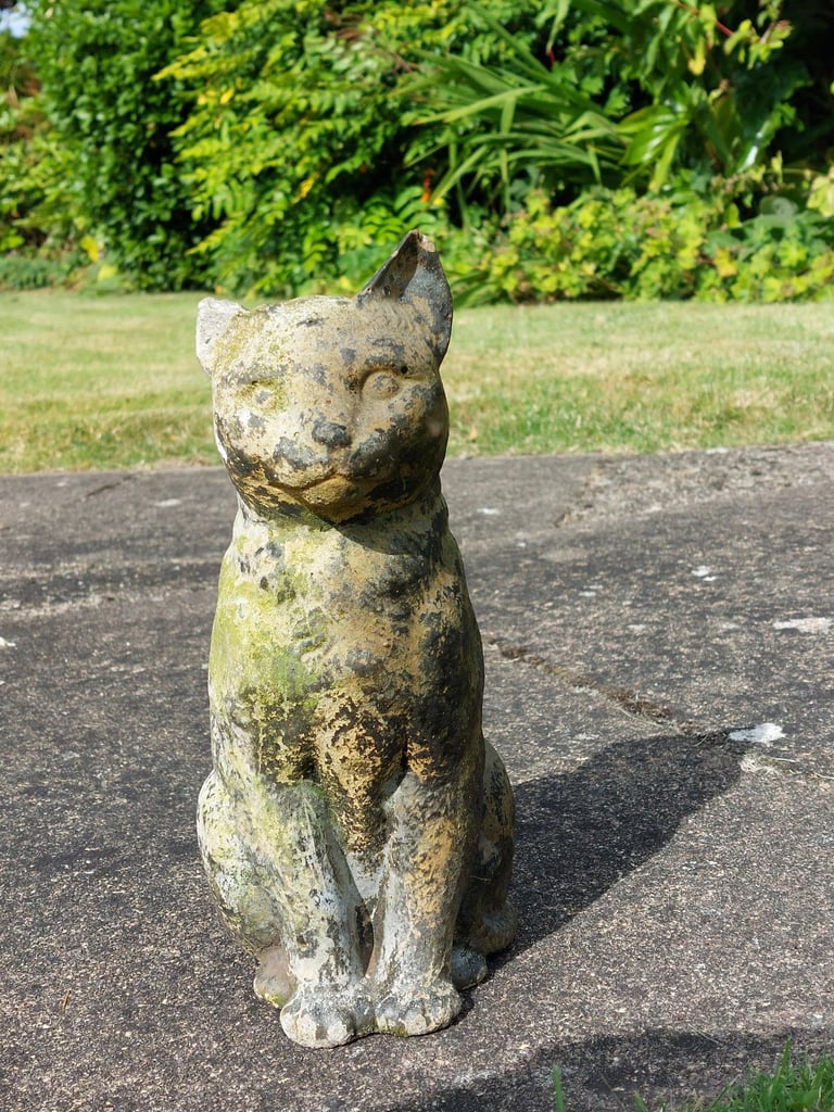  Beautiful reclaimed stone cat feature statue garden ornament