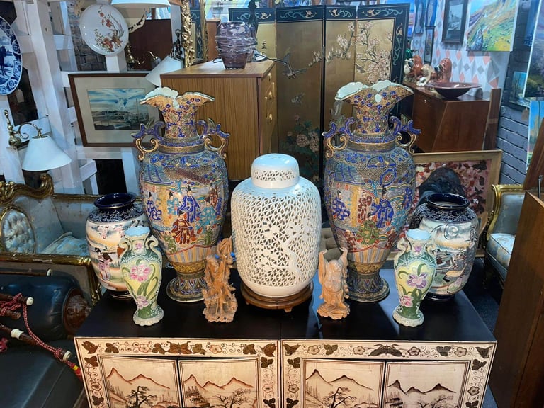 Antiques Chinese and Japanese vases and furniture 