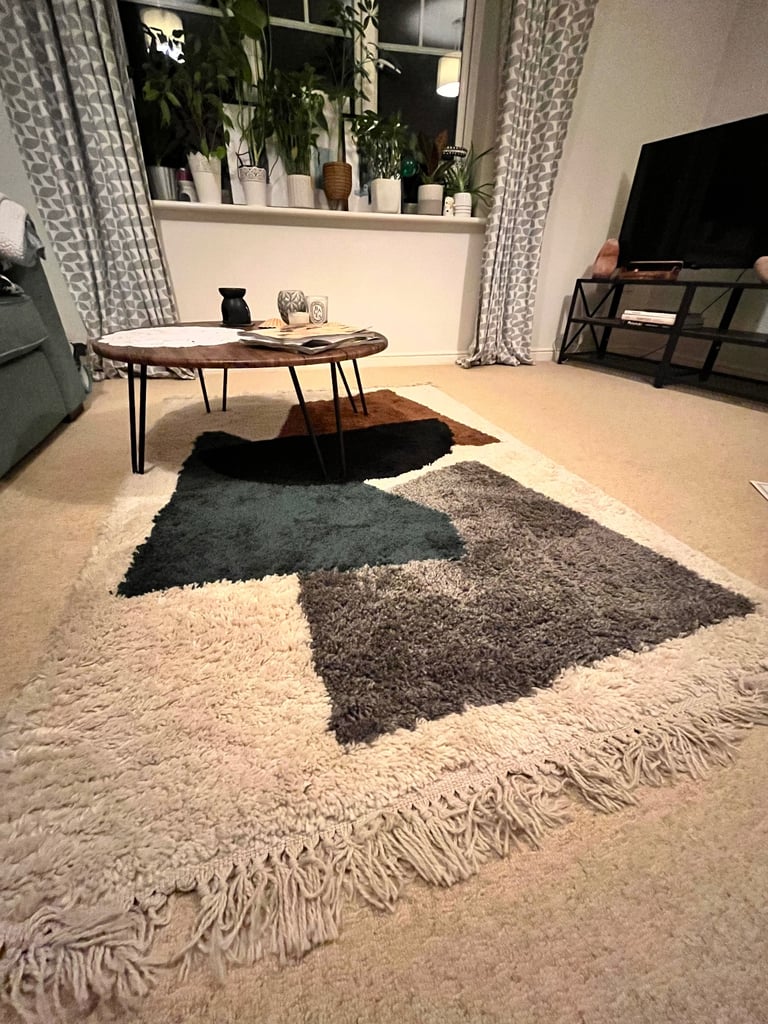 Very stylish rug for sale, immaculate condition!!