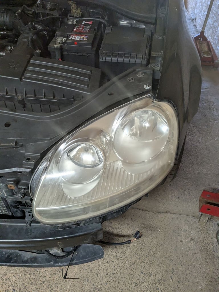 Volkswagen Golf MK5 Headlights