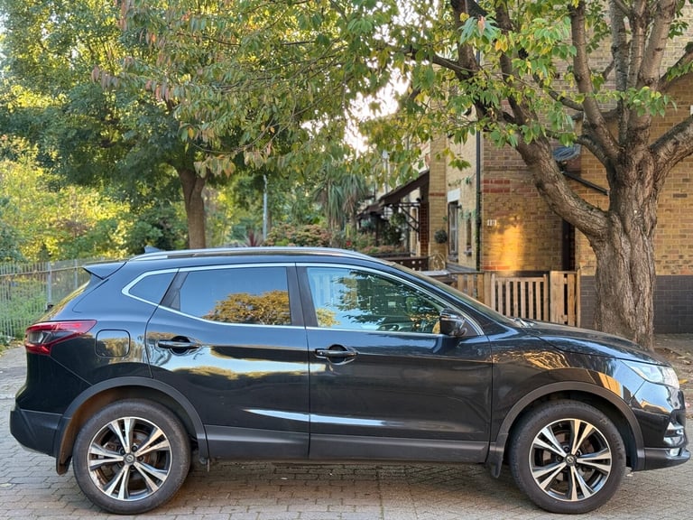 2017 Nissan Qashqai 1.2 DiG-T N-Connecta 5dr HATCHBACK Petrol Manual