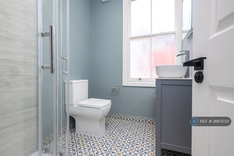 3 bedroom flat in High Street, Rochester, ME1 (3 bed) (#2667033)