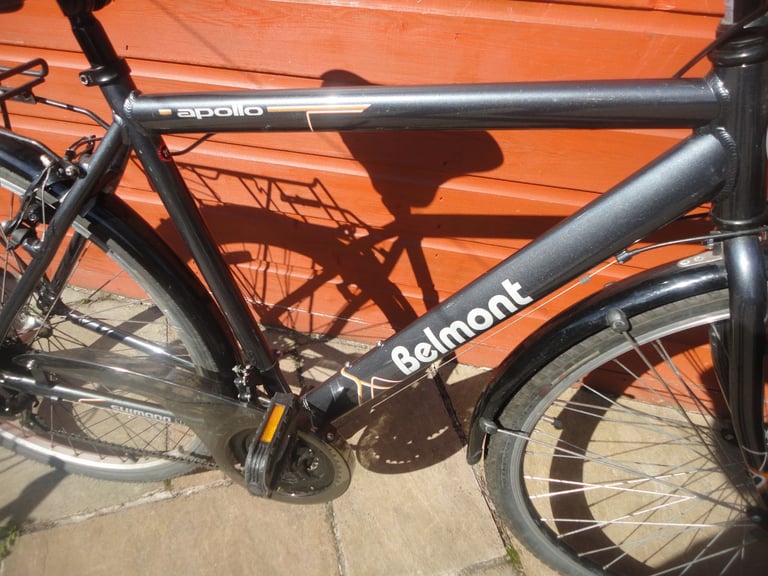 Apollo Belmont hybrid bike, 21 inch lightweight frame, 28 inch wheels, 18 gears, mud guards
