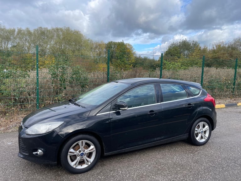 image for FORD FOCUS 1.6 ZETEC 11 REG BLACK 5 DOOR MOT JULY 12TH 2026 SERVICE HISTORY LOW INSURANCE 45+MPG