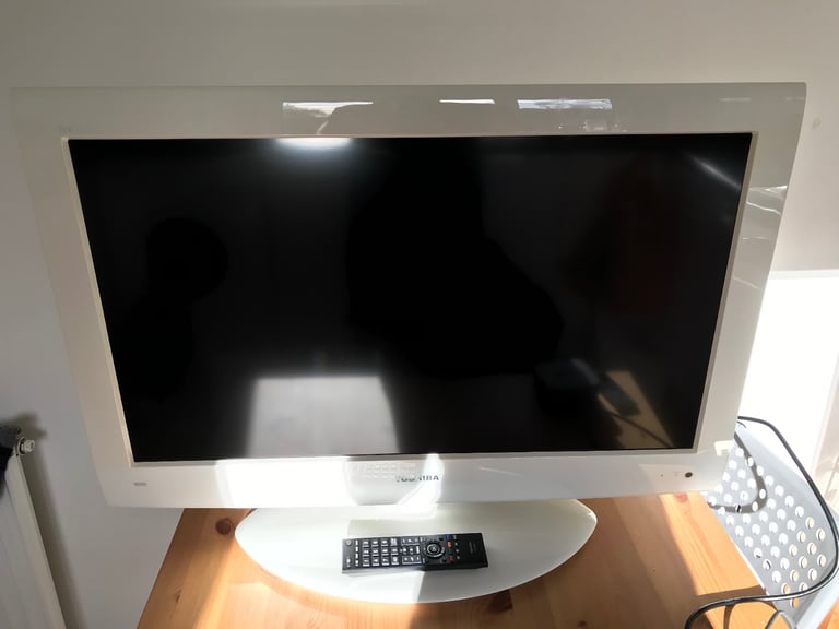 Toshiba REGZA 32 inch White LCD Colour TV