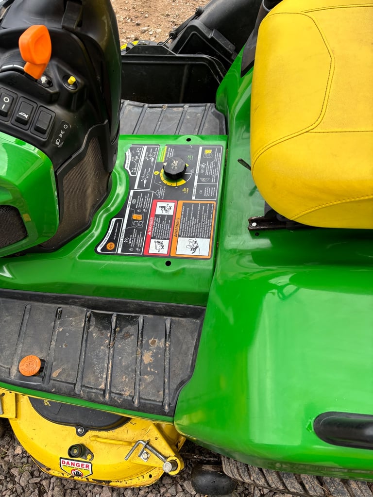 X758 John Deere ride on mower