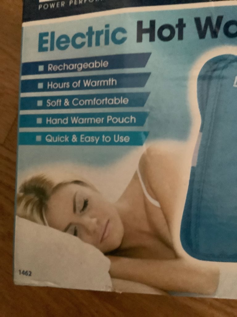 Electric rechargeable hot bottle