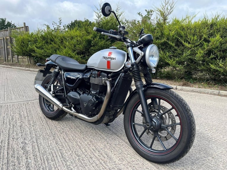 2017 17 TRIUMPH BONNEVILLE STREET TWIN 900 SILVER RETRO NAKED HPI CLEAR