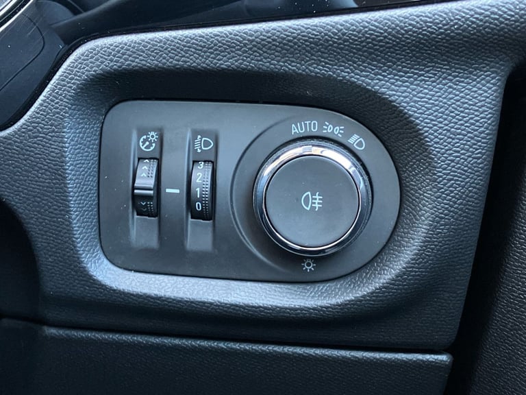 2024 Vauxhall Corsa 100kW Design 50kWh 5dr Auto Hatchback Electric Automatic