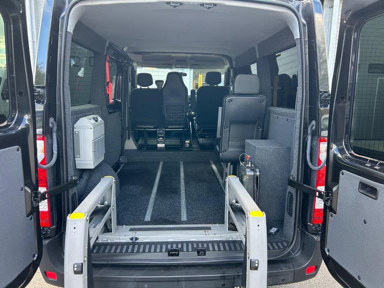 RENAULT MASTER 2.3 FWD SL28 dCi SWB LOW ROOF WHEELCHAIR ACCESS CREW Euro 6 NO VA