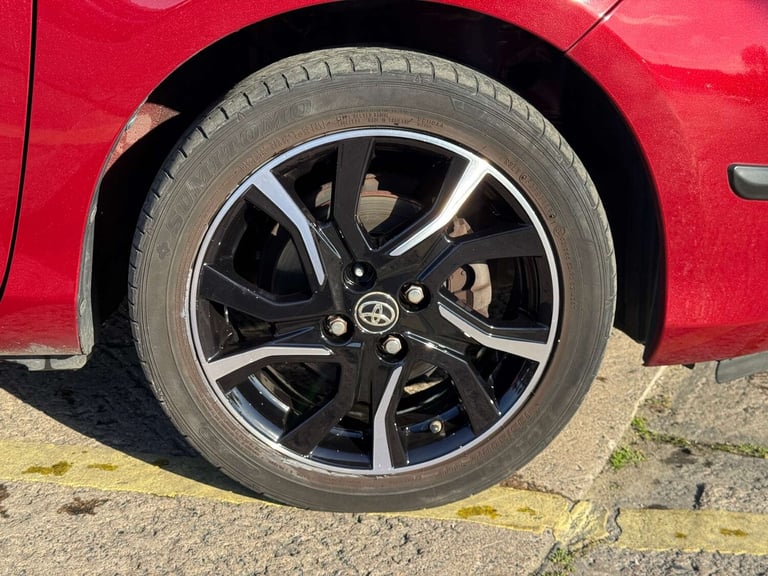 2017 Toyota Yaris 1.3 Yaris Design VVT-i 5dr - NATIONAL DELIVERY* Hatchback Petrol Manual