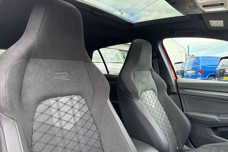 2024 Volkswagen Golf 1.5TSI 150PS Hatch Ã¢Â­ÂBlack Pack, Sunroof, DCC, Keyless, Winter Pack, To ...