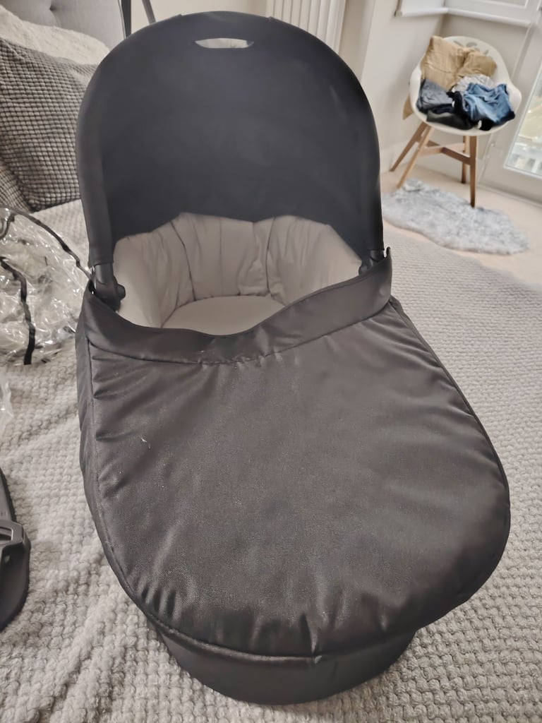 Free mamas and papas Zoom carry cot 