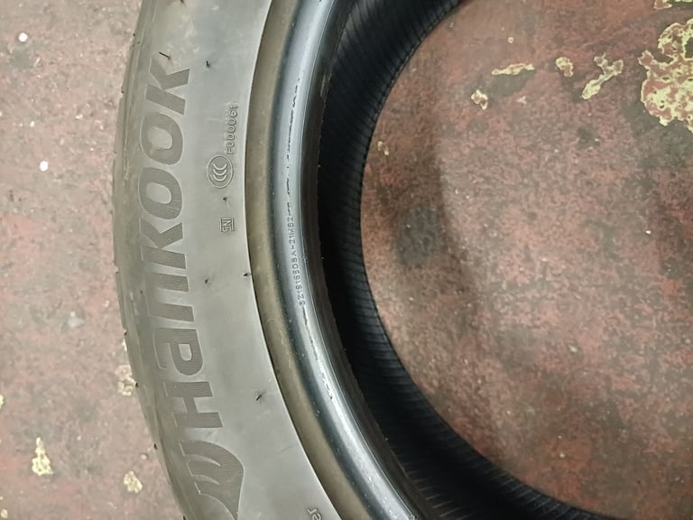 2x 255 45 19 Hankook Tesla Only Tyres