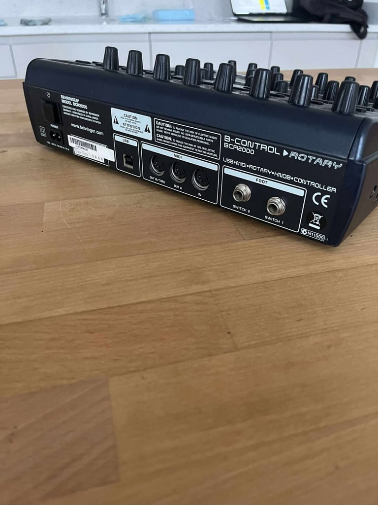 Behringer BCR2000 – USB/MIDI Rotary Controller