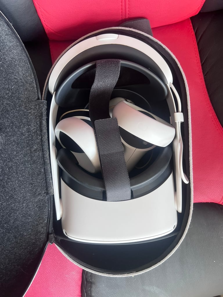 Oculus Quest 2 with elite strap and case 