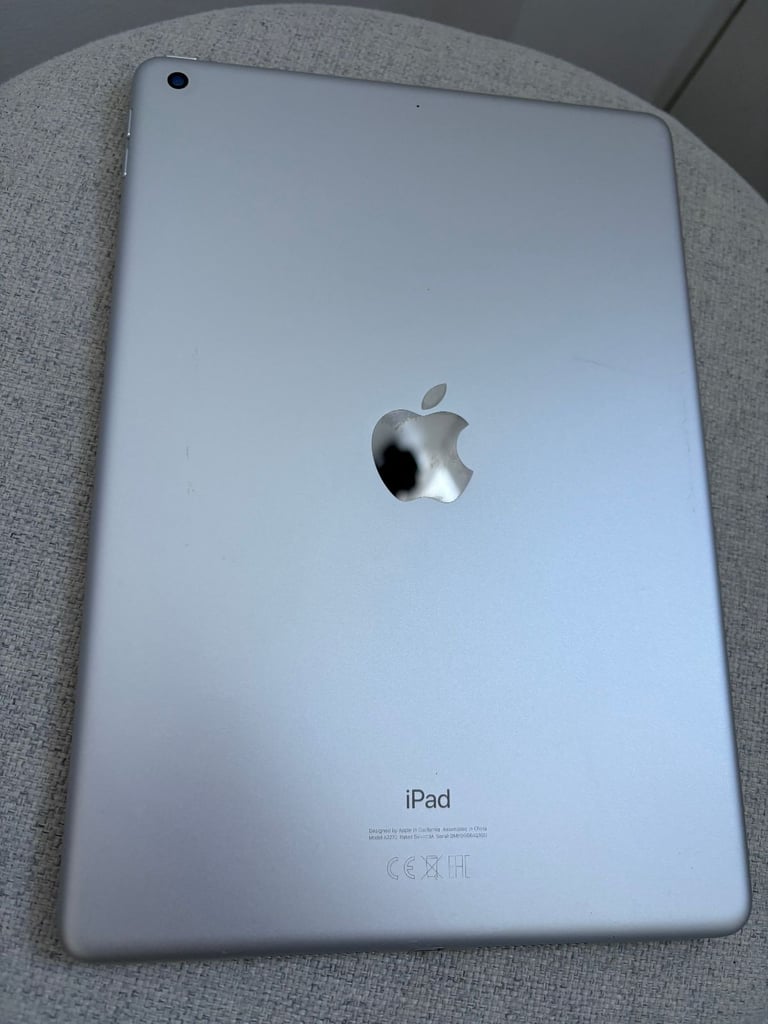 APPLE IPAD 8 10.2 INCH 32GB IOS18 WIFI - charger -can deliver