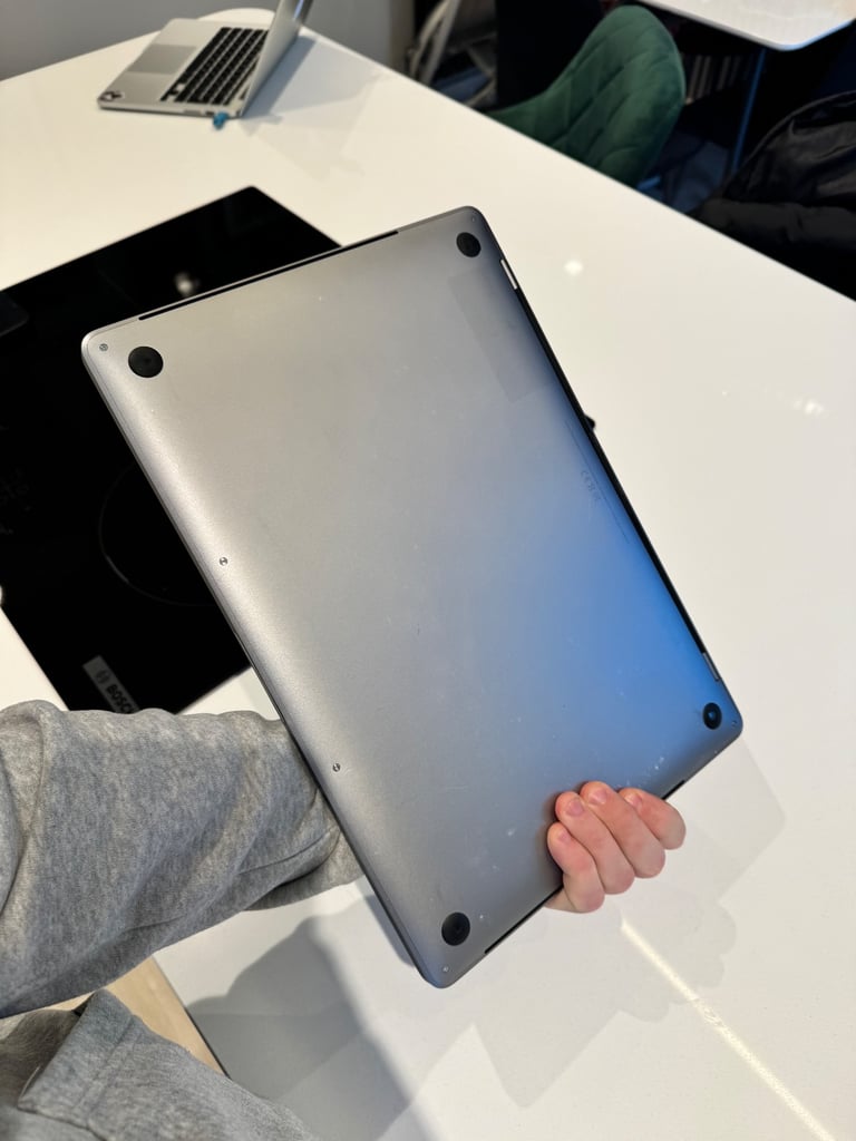 Macbook pro 2019 I9 15.4”